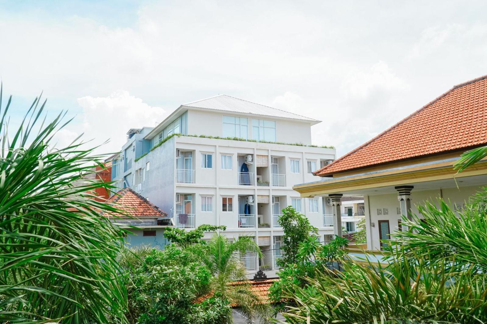 Bali Bustle Pararaton Coliving And Coworking Space Legian Exterior foto
