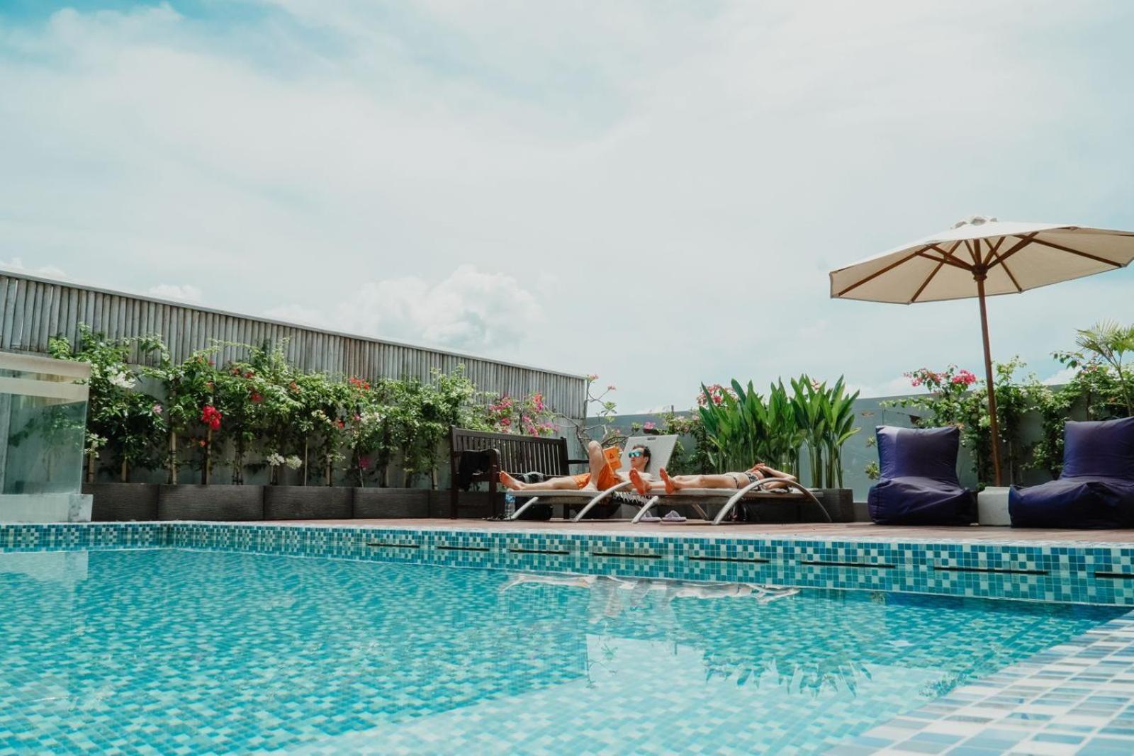 Bali Bustle Pararaton Coliving And Coworking Space Legian Exterior foto